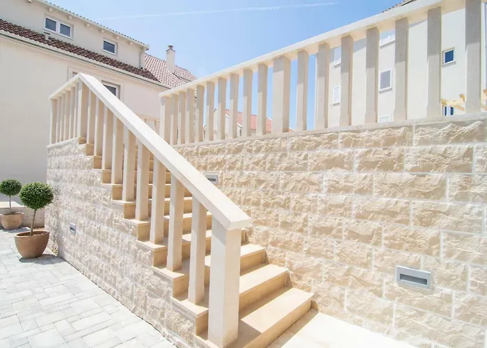 Apartament Sara 3 *