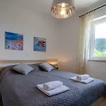 Sara 3 * Bol