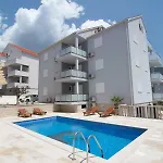 Sara 3 Apartman *
