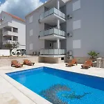 Sara 3 Apartman *