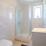 Sara 3 *