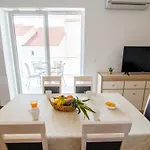 Sara 3 Apartman *