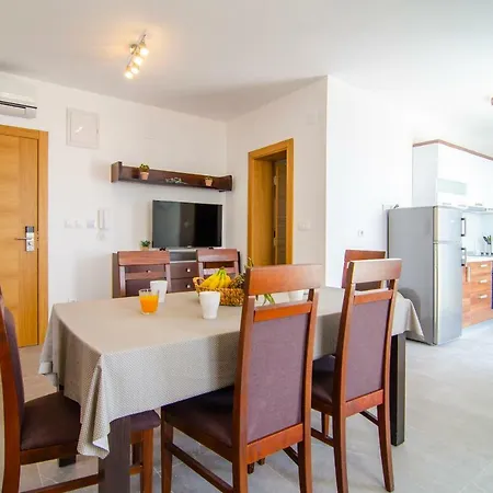 Apartment Sara 3 *