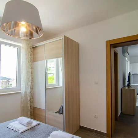 Apartment Sara 3 Bol