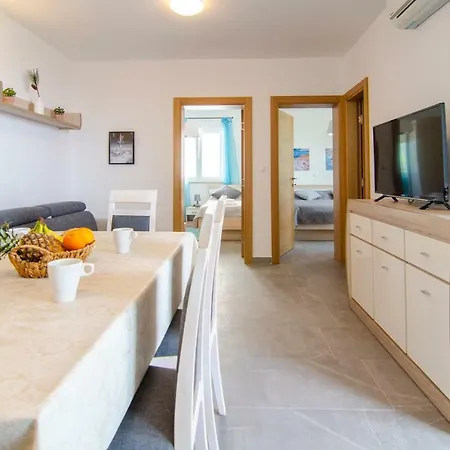 Sara 3 Apartment
