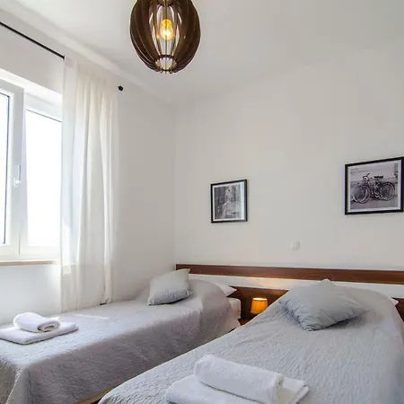 Apartment Sara 3 *
