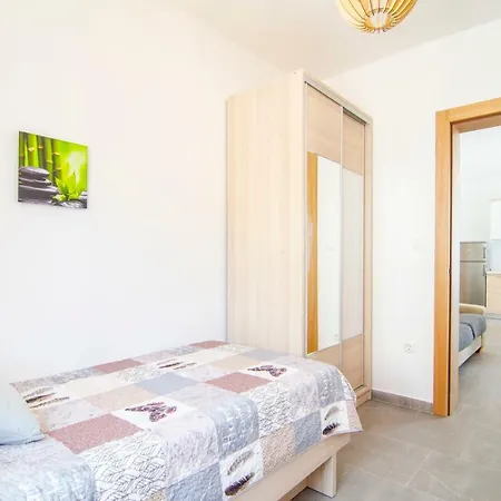 Sara 3 Apartment