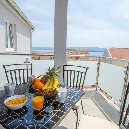 Apartment Sara 3 *
