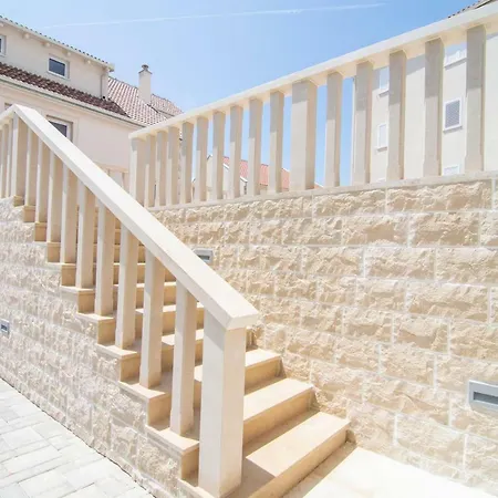 Apartment Sara 3 *